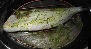 La sole est un poisson de mer très recherché pour le goût et la texture de sa chair délicate et sans égale. Sole Braisee A La Camerounaise Alice Pegie Cuisine
