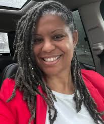 I'm a human service worker, travel advisor, and marketer from Richmond, VA,  looking to connect with positive, goal-driven women