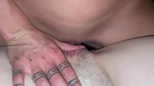 Melhores amigas lésbicas esfregando bucetas pela primeira vez (tribbing)  (onlyfans @girlsonfilm333)