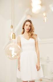 Optez pour une robe courte ou longue de la collection nafnaf pour adapter votre look à l'infini et toujours être à la pointe de la mode ! Mariage En Vue By Naf Naf Saint Sebastien Nancy