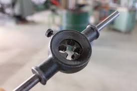 ネジ 山 を 作る