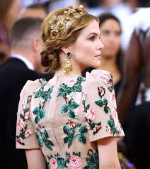 Maybe you would like to learn more about one of these? How To Rock Hairstyles With A Tiara Like A Fashionista