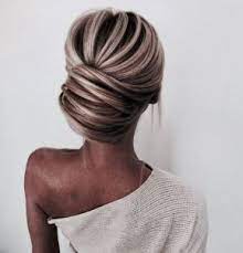 45 Updos For Thin Hair This Winter Do You Have Fine And Thin Hair Looking For Some Cool And Stunning Updos For Th Hair Styles Thin Hair Updo Long Hair Styles