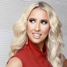 Kimberly Bader's Instagram, Twitter & Facebook