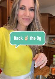 Ashley DeJong (@ladyandredstyle)