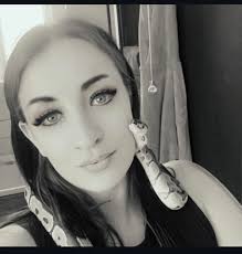 A good friend of mine here in the UK have got an amazing collection of ball  pythons(800+). Including many world 1st and some awesome new genes which he  have been working with