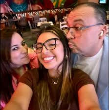 Nuestra eterna niña Amanda!! En este día especial, celebramos la vida  maravillosa que Dios te ha dado. Que el Señor siga iluminando tu camino con  Su amor y gracia, y que cada