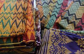 Handwoven Malong From Maguindanao Philippines Culture Philippines Fashion Hand Woven Textiles