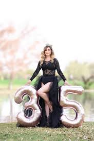 35th Birthday Photoshoot Ideas For Adults 35th Birthday 35th Birthday Birthday Photoshoot Birthday Woman