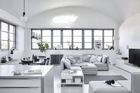 Er is gekozen voor mooie grote gespikkelde tuintegels, die een mooie combinatie vormen met de strakke witte muren/schuttingen. Scandinavisch Interieur De Minimalistische Look Ikea