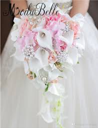 Hochzeitsstrauß wasserfall → detaillierter produkttest top hochzeitsstrauß wasserfall aktuelle angebote: Grosshandel Modabelle Wasserfall Style Calla Lilies Hochzeitsblumenstrausse Blumen Pearls Schmetterling Brautstrauss Weiss Rosa Hochzeit Zubehor Von Everising 53 5 Auf De Dhgate Com Dhgate