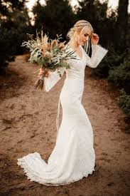 Einige technologien, die wir einsetzen, sind notwendig, um wichtige funktionalität bereitzustellen, z. Boho Bride Wearing Our Harper Weddingdress Lace Weddinggown Brautmode Braut Hochzeitskleid Spitze