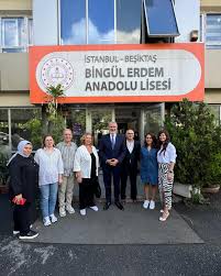 Rahmetli babamın rahmetli annemin adına yirmi dört yıl önce yaptırdığı  Beşiktaş Ihlamur Kasrının karşındaki Bingül Erdem Anadolu Lisesinin  2024-2025 Eğitim Öğretim Yılı açılış törenine katılmak ve pırıl pırıl  gençlerle birlikte olmak benim