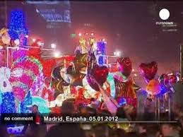 Et c'est ce matin que les petits espagnols ont déballé leurs cadeaux. Parade Des Rois Mages En Espagne No Comment Video Dailymotion