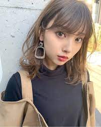 透明感と柔らかさが鍵 春モテが叶う ミディアムレイヤー カタログ アレンジ 2021 美人 ヘアスタイル 美髪 ミディアムヘア