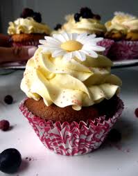 Cupcake Topping Creme Au Beurre A La Meringue Suisse Gateau Minie Meringue Suisse Cupcakes