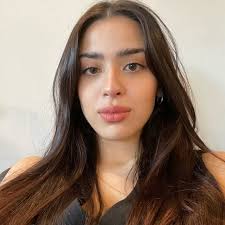 Brenda Schott's Instagram, Twitter & Facebook