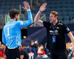 The romanians hold the unfortunate record of not having won a group game at this level since 2006 and while they certainly are not far below… Velux Ehf Final4 Kompakt Thw Kiel Besiegt Fc Barcelona Im Finale Und Holt Den Titel