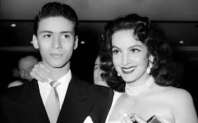 María Félix silenció a un sacerdote en el funeral de su hijo Enrique- Grupo Milenio