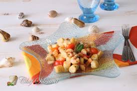 Chum femmina meno grasso, perché in questo caso è necessario aggiungere un po 'schiacciato o peretoplennogo grasso. Gnocchi Di Ricotta Con Ragu Di Pesce