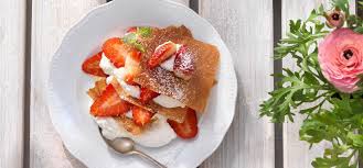 Millefeuille Mit Erdbeeren Und Topfencreme Rezept Erdbeeren Lebensmittel Essen Strudelteig