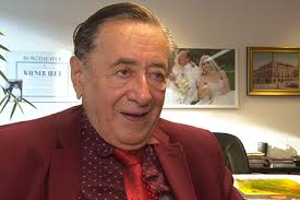 Dass gab er selbst bekannt. Lugner Scheidung Noch Nicht Fix Wien Orf At