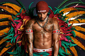 Der brite lewis hamilton erreicht im qualifying zum großen preis von spanien den nächsten meilenstein seiner karriere. Gq Man Of The Year Lewis Hamilton Vom F1 Champion Zum Designer Gq Germany