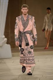 Dolce Gabbana Alta Moda Sartoria Fall Winter 2019 20 Pin By Navy X Black Look Book On Catwalk Men Autumn Winter Couture 2019 Resort 2020 Spring Summer 2020 Menswear Dolce And Gabbana Man Dolce And Gabbana