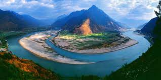 The rocks jutting out from the riverbed are immersed at flood time so that the. 5 Things Not To Miss On A Yangtze River Cruise China Tours