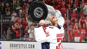 1 day ago · only a few hours into the nhl free agency period and the colorado avalanche find themselves scrambling to find a new starting goalie as philipp grubauer has a greed to a new six year contract with. Philipp Grubauer Dankt Seinen Eltern