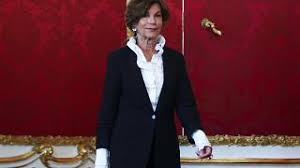 Brigitte bierlein has been appointed as austria's first female chancellor, at the head of an interim technocratic government to rule the country for the next four months. Osterreichs Erste Kanzlerin Ist Brigitte Bierlein 69 Euronews