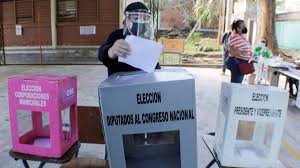 Últimas noticias, fotos, y videos de elecciones presidenciales 2021 las encuentras en diario gestión. Hondurenos Participan En Elecciones Primarias Presidenciales Empanadas Por Denuncias De Narcotrafico El Economista