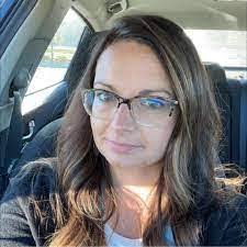 Lora Carr's Instagram, Twitter & Facebook