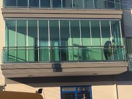 Dezavantajları öncelikle eğer yaşadığınız binanın dış cephesindeki estetik görünüm ve uyumu söz konusu ise pvc balkon kötü bir görünüm bırakmaktadır. Yesil Renkli Cam Balkon Sistemi