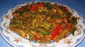 1 buah pare ukuran besar 1 papan tempe ukuran sedang 10 buah cabe rawit merah atau sesuai selera iris 5 butir bawang putih iris 3 butir bawang merah iris 1 lembar daun salam gula dan. Cara Memasak Tumis Pare Tempe Enak Youtube