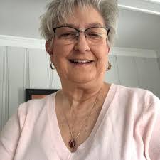 Linda Gianotti's Instagram, Twitter & Facebook