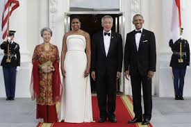 First Lady Michelle Obama Wears Brandon Maxwell Dress For State Dinner For Singapore Prime Michelle Obama Fashion Evolution Of Fashion Beautiful Evening Gowns