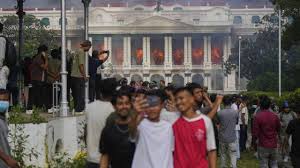 serbestiyet on X: “Biz ateşiz”: Nepalde Z Kuşağı nasıl devrim yaptı?  🔺Nepo Kid skandalı siyasî elitlerin çocuklarının lüks hayatını ifşa etti.  Komünist iktidar ifşaları sosyal medya yasağıyla örtmeye çalışınca Gen Z  isyanı