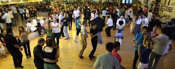 * en dancing, dans les bals et les soirées pour le seul plaisir du grand public, c'est ce que les professionnels baptisent la « social. Ecole De Chacha A Toulouse Apprendre Le Chacha A Toulouse