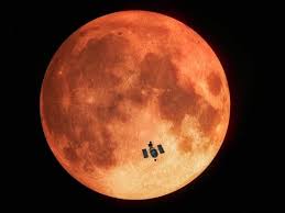 2004 lunar eclipse sequence the total lunar eclipse of 2004 oct 28 was widely visible from the usa. Hubble Just Captured A Lunar Eclipse For The First Time Ever