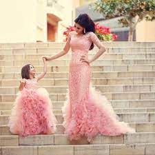 È proprio lei ad arrivare per. Mamma E Io Set Madre E Figlia Abito Famiglia Abbinamento Matrimonio Maix Tutu Abito Abiti Per Ragazze Abiti Estivi Abiti Da Festa Mother And Daughter Dress Family Matchingdaughter Dress Aliexpress