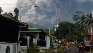 Erupsi gunung semeru kali ini disebabkan letusan sekunder yang hampir sama dengan letusan beberapa waktu lalu. Whmgt7 M3tc9fm