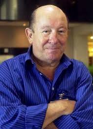 El 29 de noviembre de 2008 fallece Ulises Dumont , fue un prolífico actor  de cine argentino , al que se le atribuyen más de 80 apariciones en cine e  innumerables otras