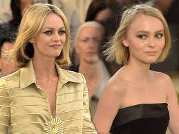 See more ideas about vanessa paradis, vanessa, lily rose depp. Johnny Depp S Daughter Lily Rose Stuns As She Joins Mum Vanessa Paradis On Chanel Catwalk Mirror Online