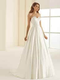 Abiti da sposa semplici, una scelta moderna per donne eleganti che vogliono mettere in risalto il proprio stile. Pin Su Abiti Da Sposa
