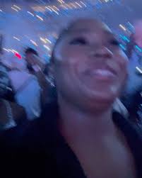 Evidence I saw Beyoncé this weekend. #rwtphotodump , One: I bought this fan  thinking I could be like all the other cool girlies and do the Heated fan  choreography. Babyyyy, opening this fan requires ...