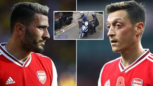 Both kolasinac and özil, an attacking midfielder and one of germany's 2014 world cup winners, played for the gunners in a friendly against barcelona last weekend. Uberfall Auf Mesut Ozil Und Sead Kolasinac Zehn Jahre Gefangnis Fur Tater Eurosport