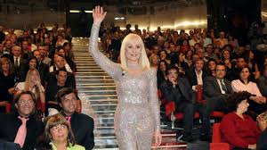Carramba che sorpresa è uno storico show di rai andato in onda nel prime time della rete dal 1998 al 2008 (a fasi alterne e diventando, in un secondo momento, carramba che fortuna).ad accompagnare la meravigliosa raffaella carrà sul palco, i suoi carramba boys: Carramba Che Sorpresa Raffaella