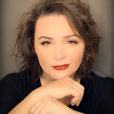 Angela Seeger's Instagram, Twitter & Facebook