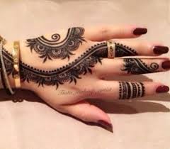 Deep Red Nails Gold Jewelry And Simple Mehndi Mehndi Patterns Henna Henna Designs
